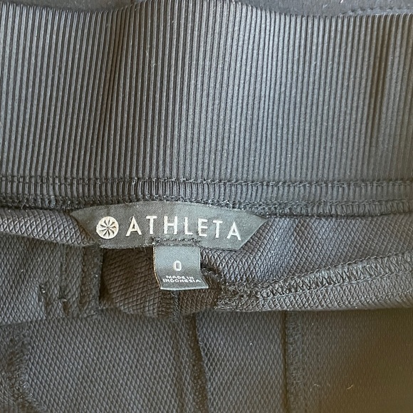 Athleta Midtown 4" Shorts SIZE XS - Picture 2 of 4